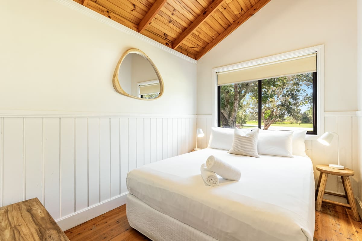 Banksia-Cabin-Bedroom