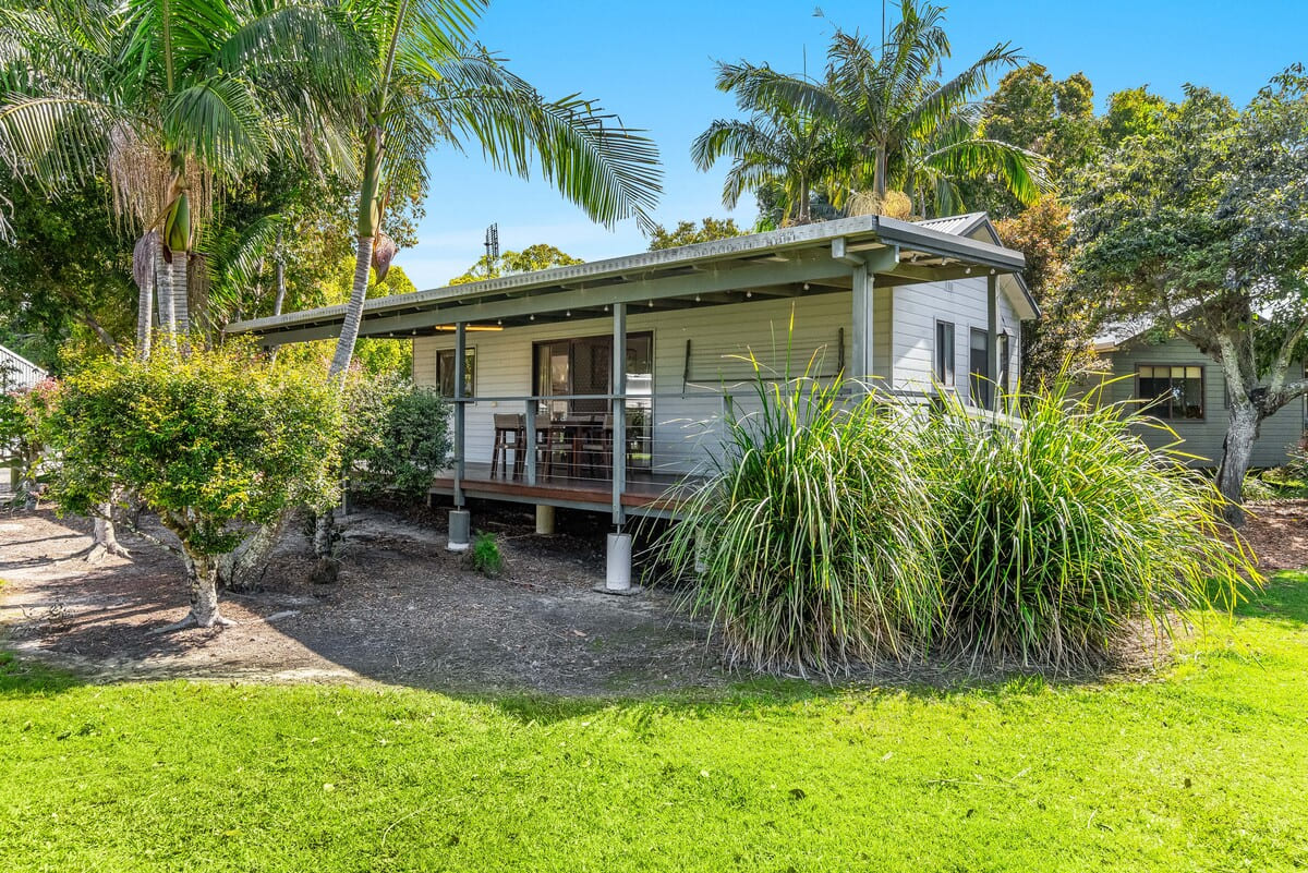 Banksia-Cabin-Front