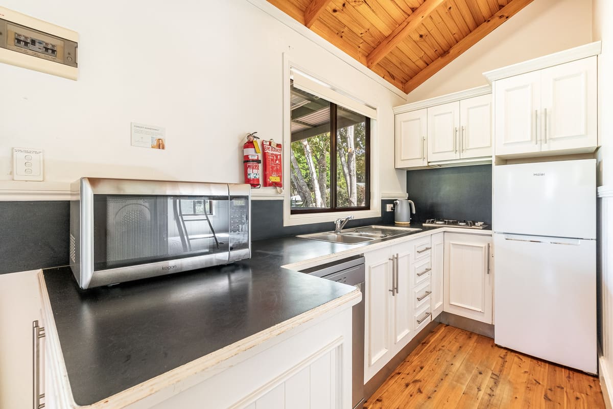 Banksia-Cabin-Kitchen