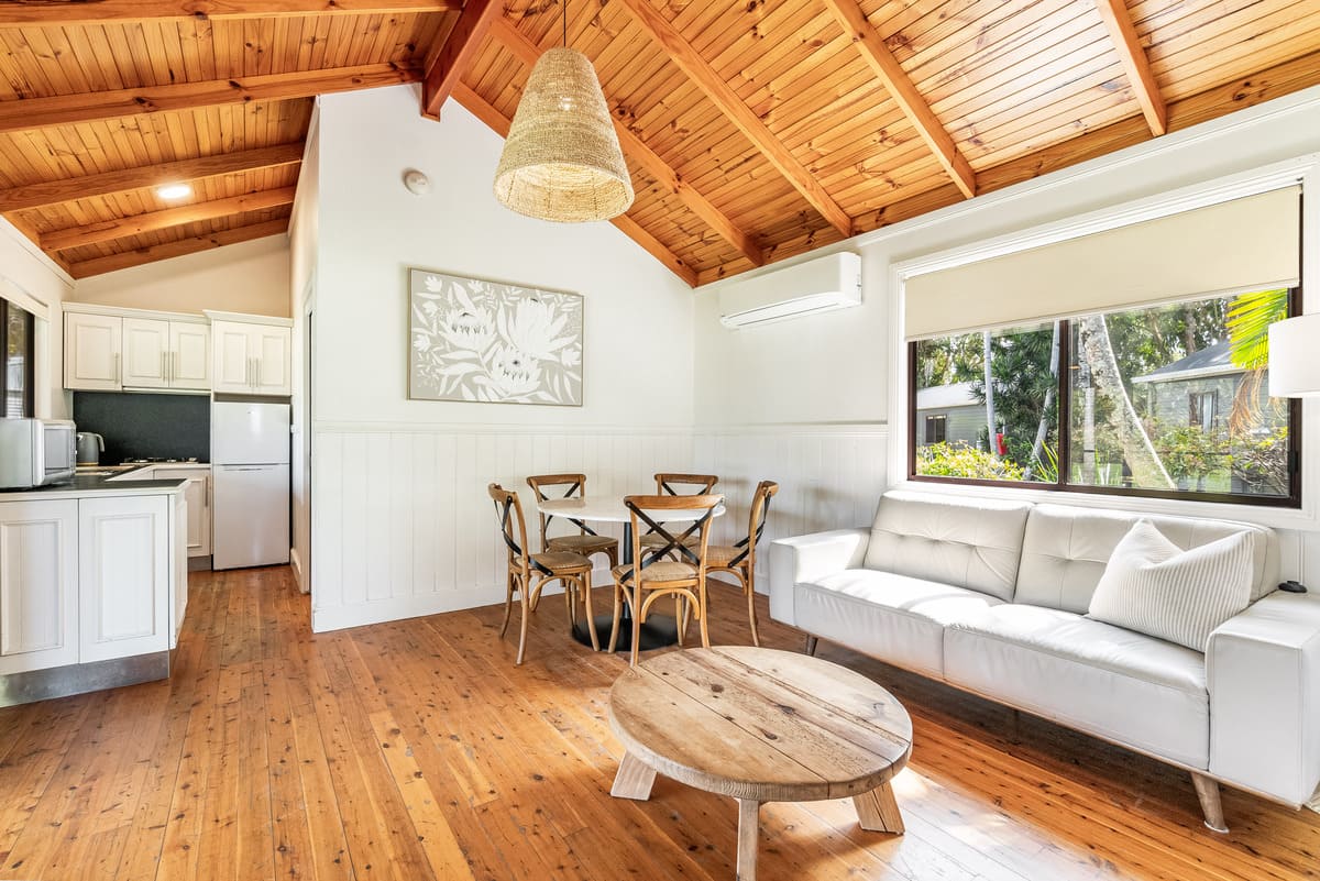 Banksia-Cabin-Living