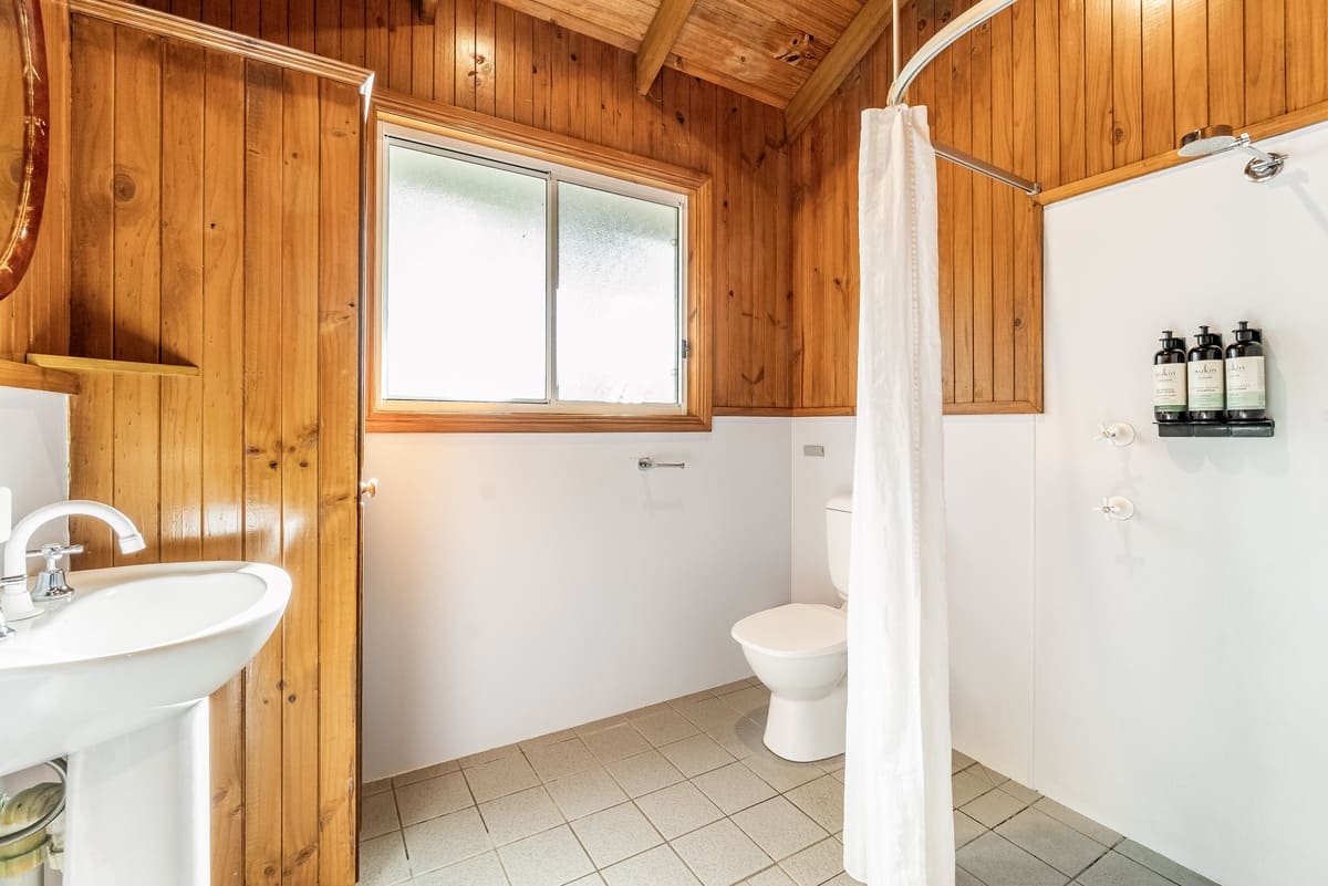 Casuarina-Cabin-Bathroom