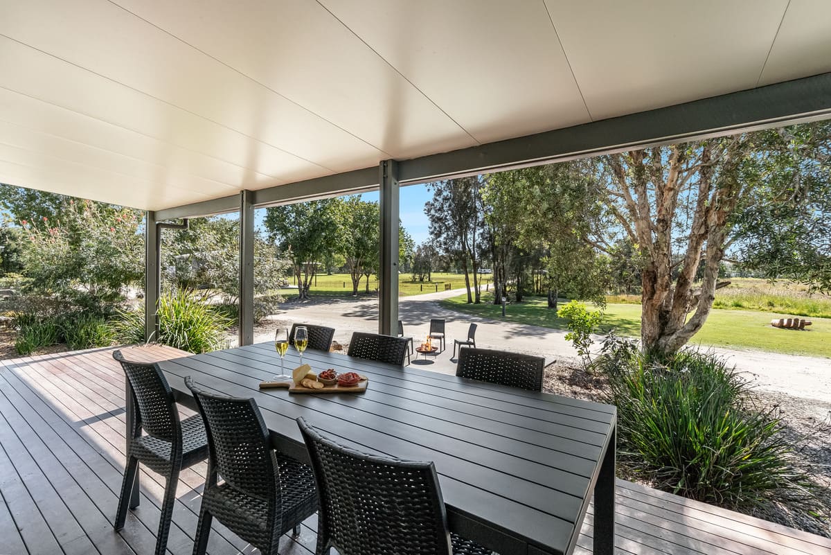 Figtree-Cabin-5-Outdoor-Dining