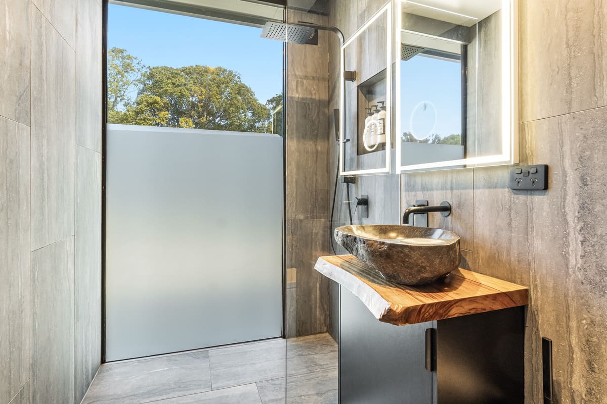 Iluka-Cabin-Bathroom